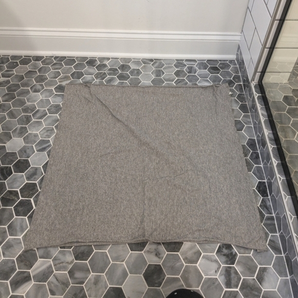 Lululemon Women's Micro Stripe Grey Infinity Scarf - Picture 2 of 4